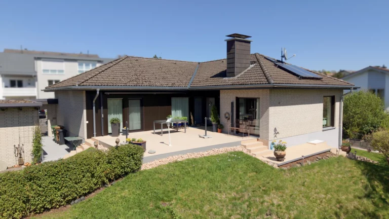 EFH im Bungalowstil in Top-Stadtrandlage! Bezugsfertig, modernisiert und mit herrlichem Weitblick!