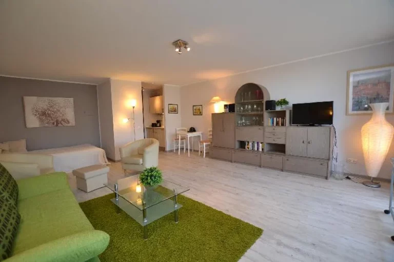 Nah bei Düsseldorf: Vollmöbliertes Apartment – Pool und Sauna im Haus – Erkrath-Unterfeldhaus
