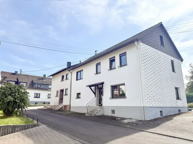Zwei Häuser, ein Grundstück – vielseitige Möglichkeiten nahe Hachenburg!