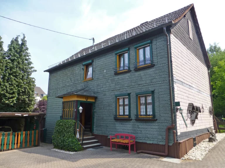 Sanierungsbedürftiges Fachwerkhaus mit Stellplatz und reichlich Gestaltungspotenzial – ideal für den Handwerker!