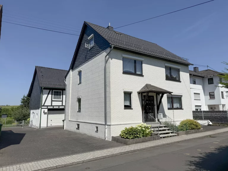 2 Wohnhäuser auf großem Grundstück in ruhiger Ortsrandlage! Ideal für Mehrgenerationen