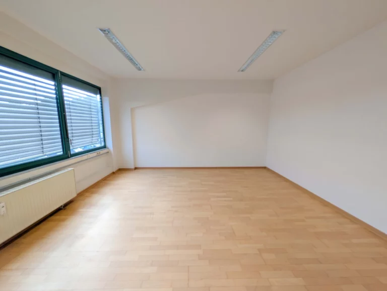 6 Büros plus Küche mit Parkplätzen zur Einzel- oder Gesamtvermietung in Königswinter-Oberdollendorf
