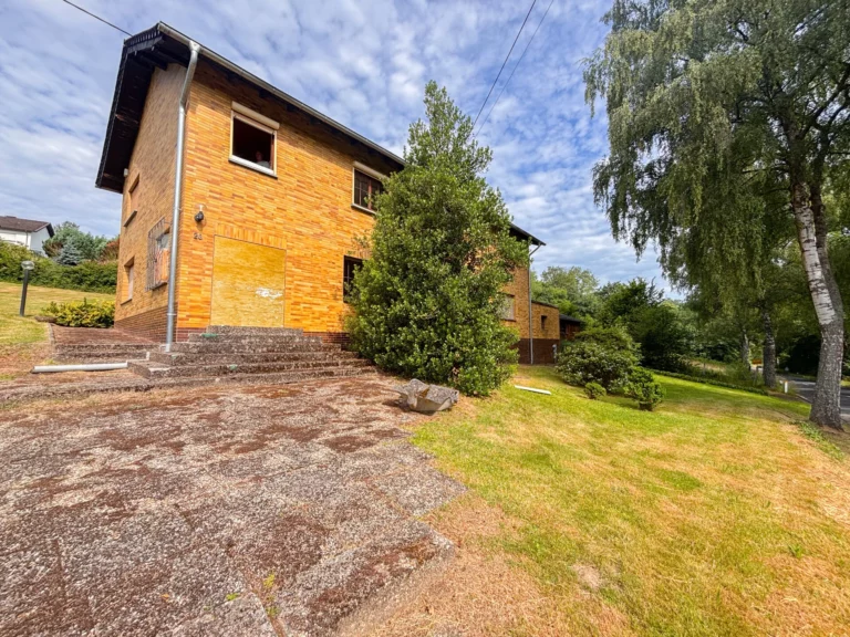 Sanierungsobjekt mit viel Potenzial – Ein-/Zweifamilienhaus in ruhiger Lage von Windeck!