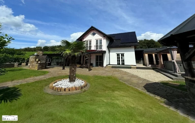 Schöne Villa mit Aussicht  gr. Carport, PV-Anlage + Sauna in ruhiger Randlage- 20 Min. Hennef
