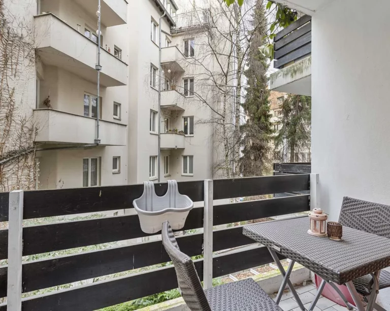 Gemütliche 2-Zimmer-Wohnung mit Aufzug  und  zwei Loggien in Düsseldorf-Pempelfort