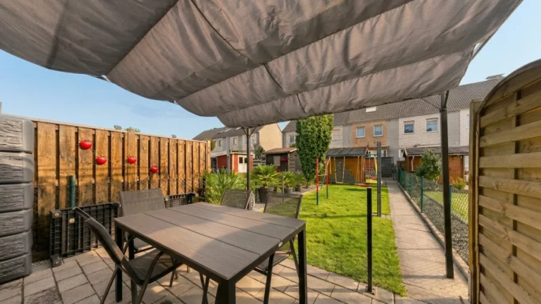 Modernes Familienzuhause mit Garten, Wintergarten, Keller und Garage