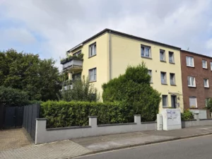 Große Erdgeschosswohnung mit Terrasse, Garten und Garage in Moers-Eick-West