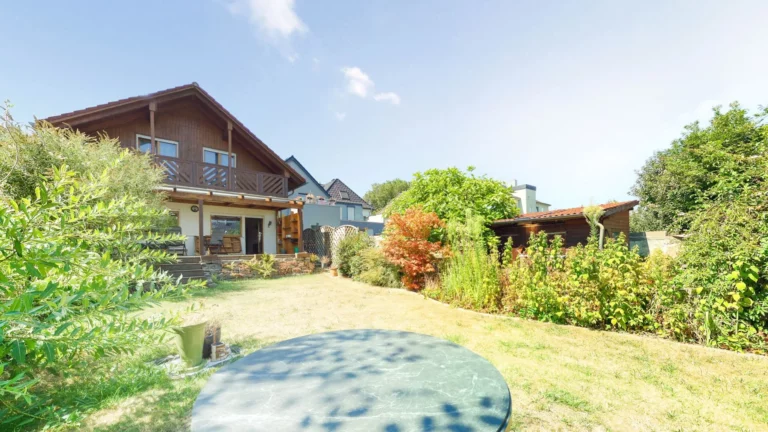 Ein Zuhause voller Wärme: Freistehender Landhaustraum mit idyllischem Garten in Heinsberg