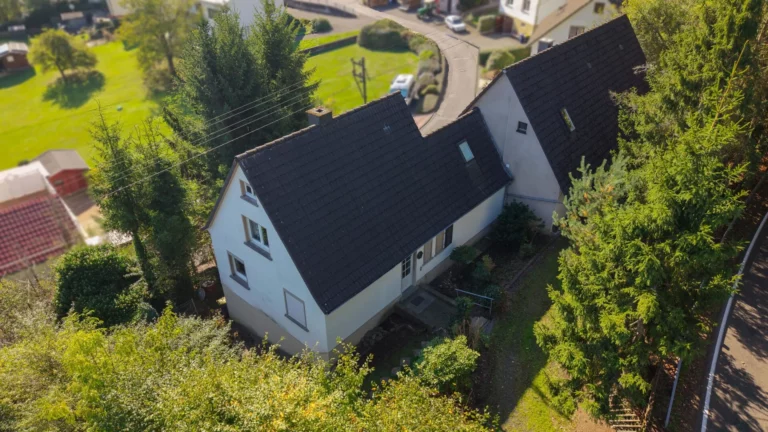 Großzügiges Einfamilienhaus mit separater Wohneinheit, Scheune und vielseitigen Nutzungsmöglichkeiten!
