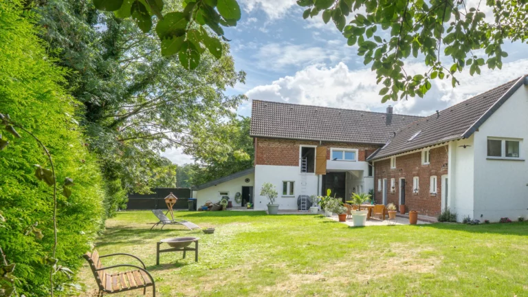Charme historischer Baukunst vereint mit modernem Lebensgefühl auf 244 m² Wohnfläche