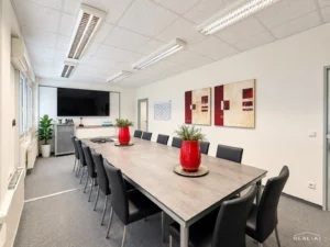 ATTRAKTIVE BÜROFLÄCHEN AUF ZWEI ETAGEN – CA. 270 M² IN GREFRATH ZU MIETEN!