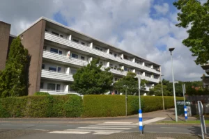 Gemütliche 2-Zi.-Wohnung mit Loggia in grüner Lage