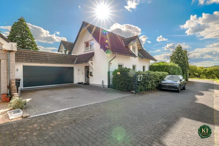Stilvolles Einfamilienhaus mit großzügigem
Grundstück und gehobenem Wohnkomfort